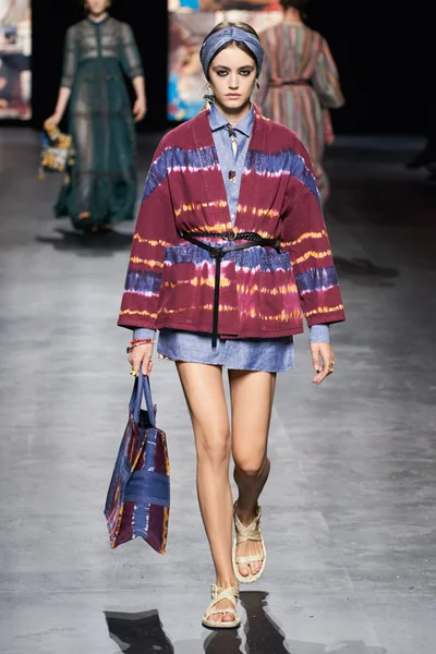 Look 70